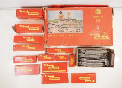 Lot 485 - A group of TRI-ANG OO gauge model railways to...