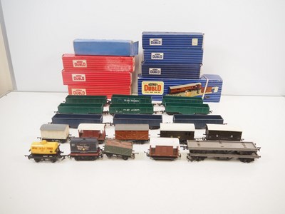 Lot 486 - A group of boxed HORNBY DUBLO OO gauge 2 and 3-...