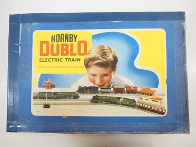 Lot 490 - A HORNBY DUBLO OO gauge 3-rail Suburban...