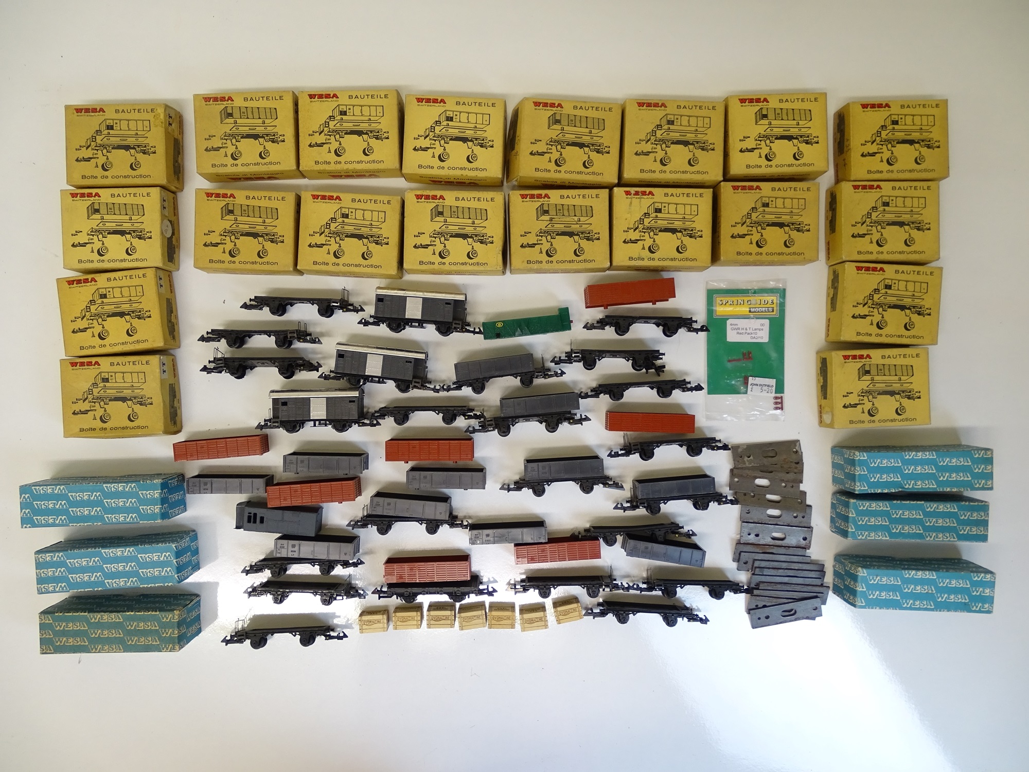 Lot 59 - TT SCALE MODEL RAILWAYS: A quantity of kit