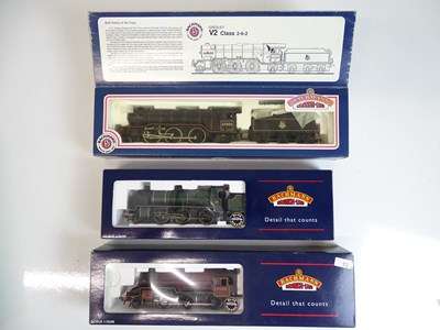 Lot 603 - OO SCALE MODEL RAILWAYS: A mixed group of...