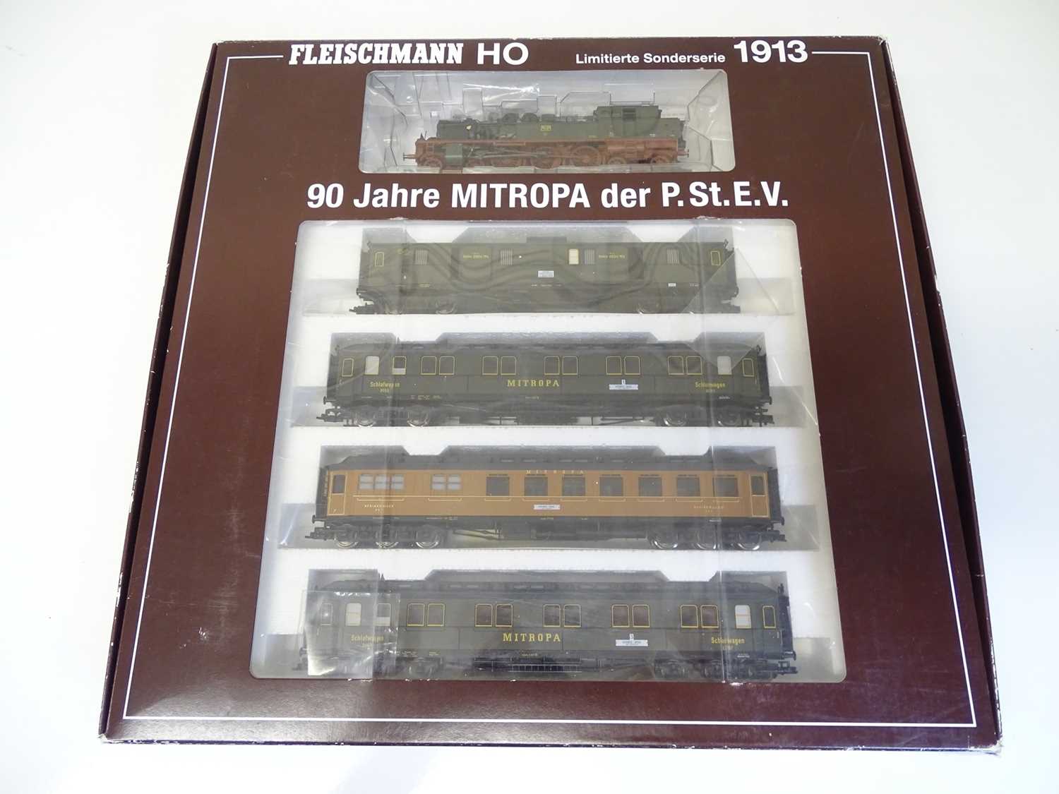 Lot 61 - HO SCALE MODEL RAILWAYS: A FLEISCHMANN 1913...
