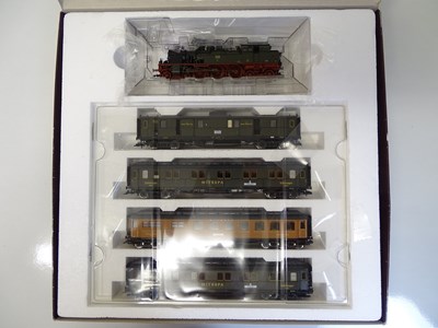 Lot 61 - HO SCALE MODEL RAILWAYS: A FLEISCHMANN 1913...