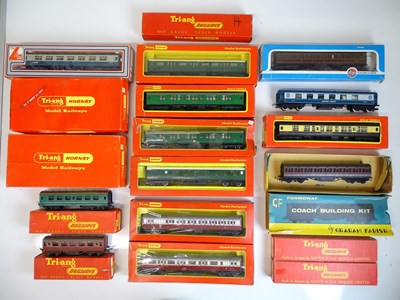 Lot 618 - OO SCALE MODEL RAILWAYS: A group of mixed...