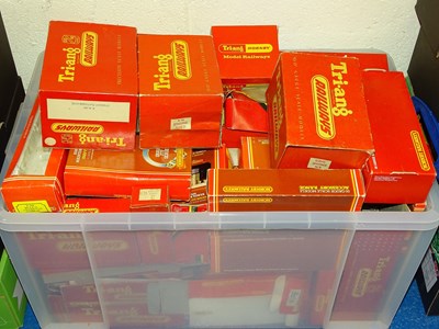 Lot 621 - OO SCALE MODEL RAILWAYS: A large crate...