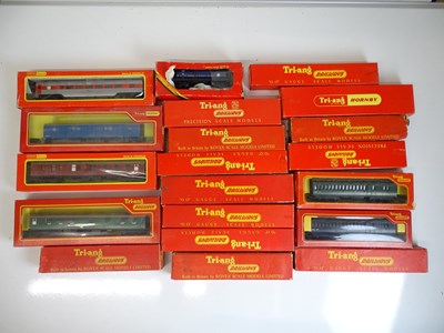 Lot 622 - OO SCALE MODEL RAILWAYS: A group of mixed...