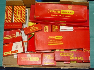 Lot 623 - OO SCALE MODEL RAILWAYS: A crate containing a...
