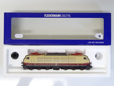 Lot 62 - HO SCALE MODEL RAILWAYS: A FLEISCHMANN 7 4375...