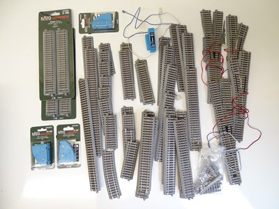 Lot 65 - HO SCALE MODEL RAILWAYS: A quantity of boxed...
