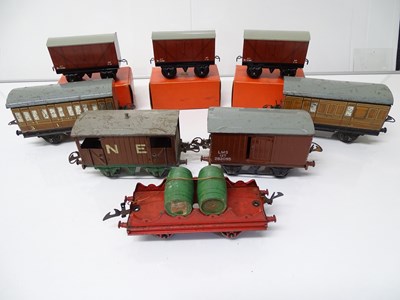 Lot 662 - O SCALE MODEL RAILWAYS: A mixed group of...