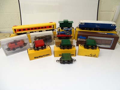 Lot 663 - O SCALE MODEL RAILWAYS: A group of mixed O...