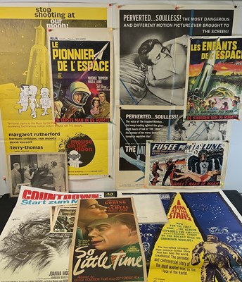 Lot 286 - A group of science fiction film items...