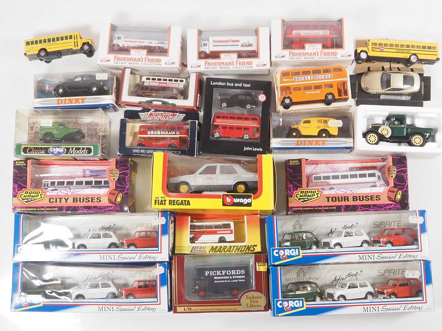 Lot 30 - A large quantity of mixed scale diecast...