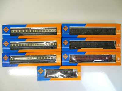 Lot 68 - HO SCALE MODEL RAILWAYS: A mixed group of...
