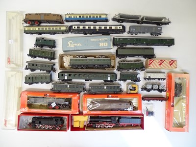 Lot 70 - HO SCALE MODEL RAILWAYS: A large quantity of...