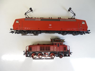 Lot 73 - HO SCALE MODEL RAILWAYS: A pair of MARKLIN...
