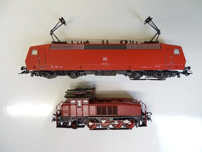 Lot 73 - HO SCALE MODEL RAILWAYS: A pair of MARKLIN...