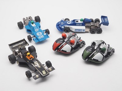 Lot 150 - A SCALEXTRIC 400 vintage slot racing set in...