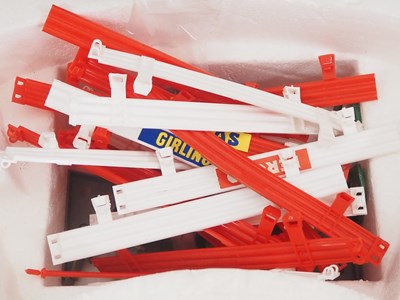 Lot 150 - A SCALEXTRIC 400 vintage slot racing set in...