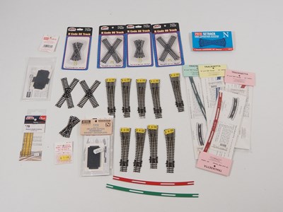 Lot 177 - A small quantity of N gauge track and...