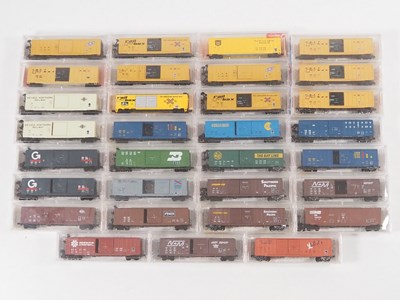 Lot 213 - A group of MICROTRAINS American Outline N...