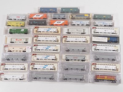 Lot 228 - A group of American Outline N gauge covered...