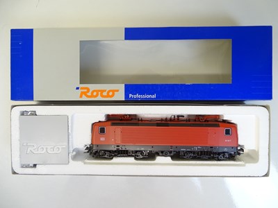 Lot 81 - HO SCALE MODEL RAILWAYS: A ROCO 63555 German...