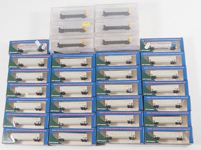 Lot 247 - A group of American Outline N gauge Coal...