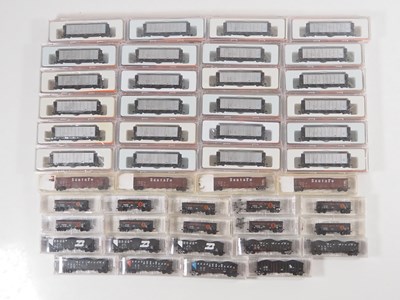 Lot 248 - A group of American Outline N gauge Coal...