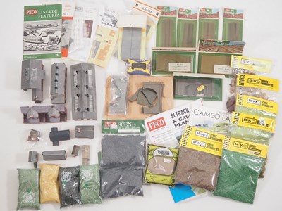 Lot 281 - A quantity of N gauge building kits, scenery...