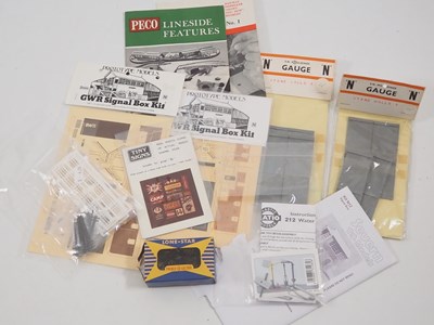 Lot 281 - A quantity of N gauge building kits, scenery...