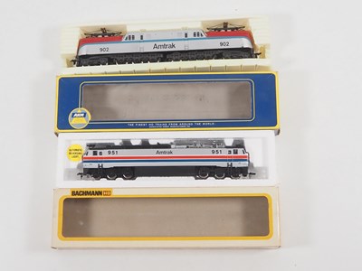 Lot 296 - A pair of HO gauge American outline electric...