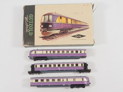 Lot 297 - A GUTZOLD HO gauge German outline G14 3-car...