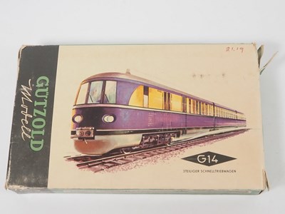 Lot 297 - A GUTZOLD HO gauge German outline G14 3-car...