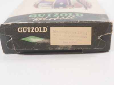 Lot 297 - A GUTZOLD HO gauge German outline G14 3-car...