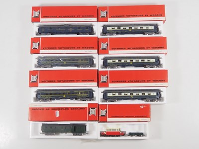 Lot 298 - A group of JOUEF HO gauge CIWL Pullman coaches...