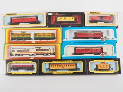 Lot 299 - A group of HO gauge American Outline rolling...