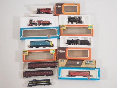 Lot 313 - A group of HO gauge locomotives and rolling...