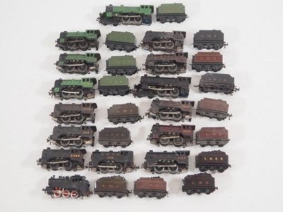 Lot 327 - A large tray of unboxed TRIX TWIN OO/HO gauge...