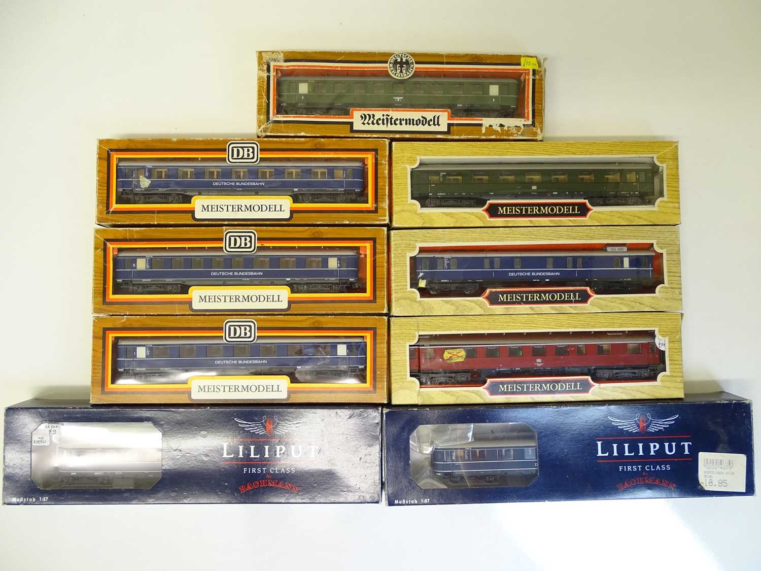 Lot 90 - HO SCALE MODEL RAILWAYS: A group of German...