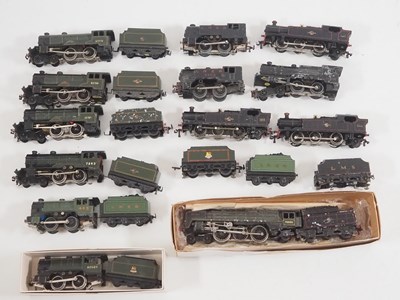 Lot 329 - A mixed group of unboxed TRIX TWIN OO/HO gauge...