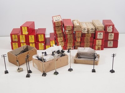 Lot 334 - A large quantity of boxed and unboxed TRIX...