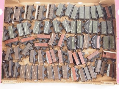 Lot 347 - A large group of unboxed TRIX TWIN OO/HO gauge...