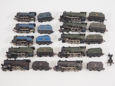 Lot 350 - A mixed group of unboxed TRIX TWIN OO/HO gauge...