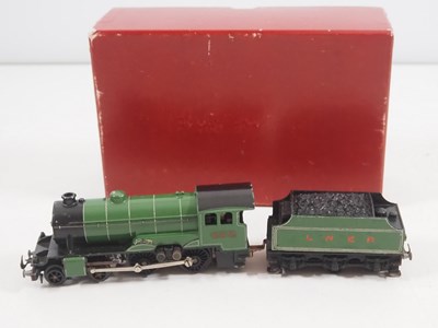 Lot 364 - A TRIX TWIN OO/HO gauge 3-rail 4-4-0 Hunt...