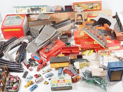 Lot 370 - A large quantity of OO scale track, station...