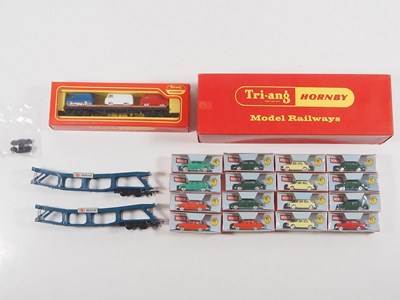 Lot 378 - A TRIANG HORNBY OO gauge R666 Articulated car...