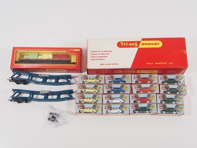 Lot 379 - A TRIANG HORNBY OO gauge R666 Articulated car...