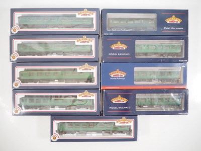 Lot 416 - A group of BACHMANN OO gauge Bulleid passenger...