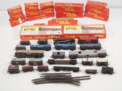 Lot 418 - A group of boxed and unboxed TRI-ANG OO gauge...